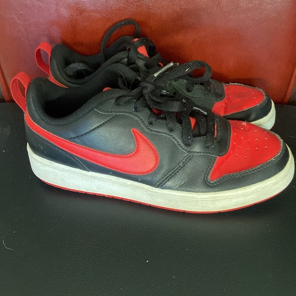 Nike Court Borough - Low top. Classic style with awesome black and red trim! - Picture 2 of 6